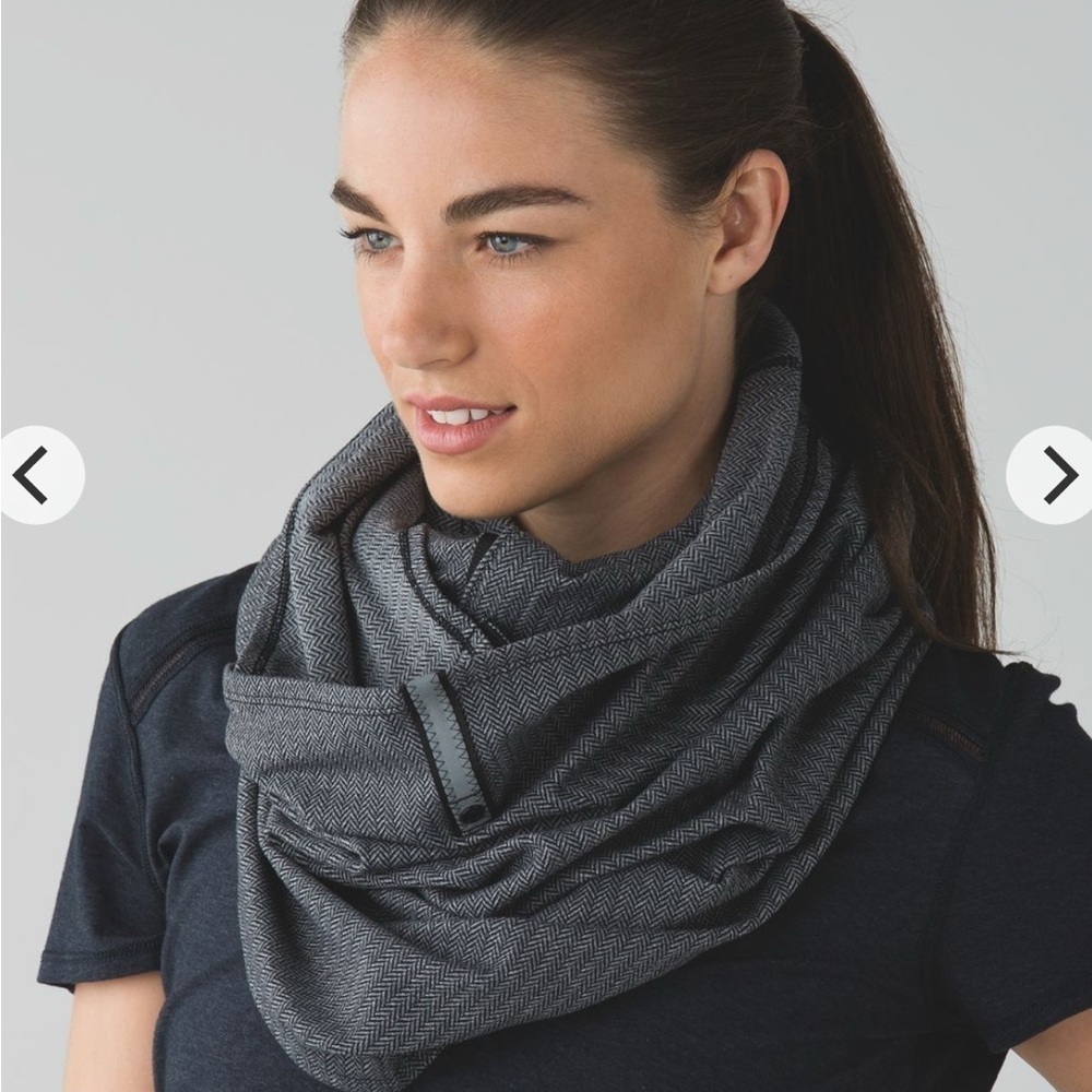 Lululemon Grey Herringbone Vinyasa Scarf Snap Wrap Circle Scarf OS